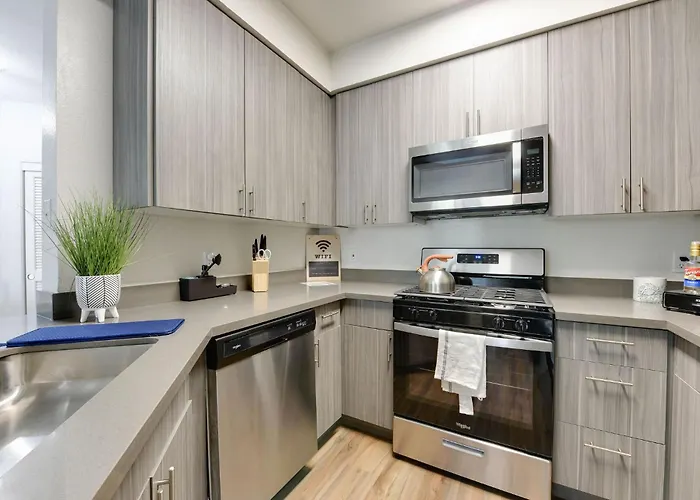 Nautical 2 Bedroom With Beautiful Ocean Views
