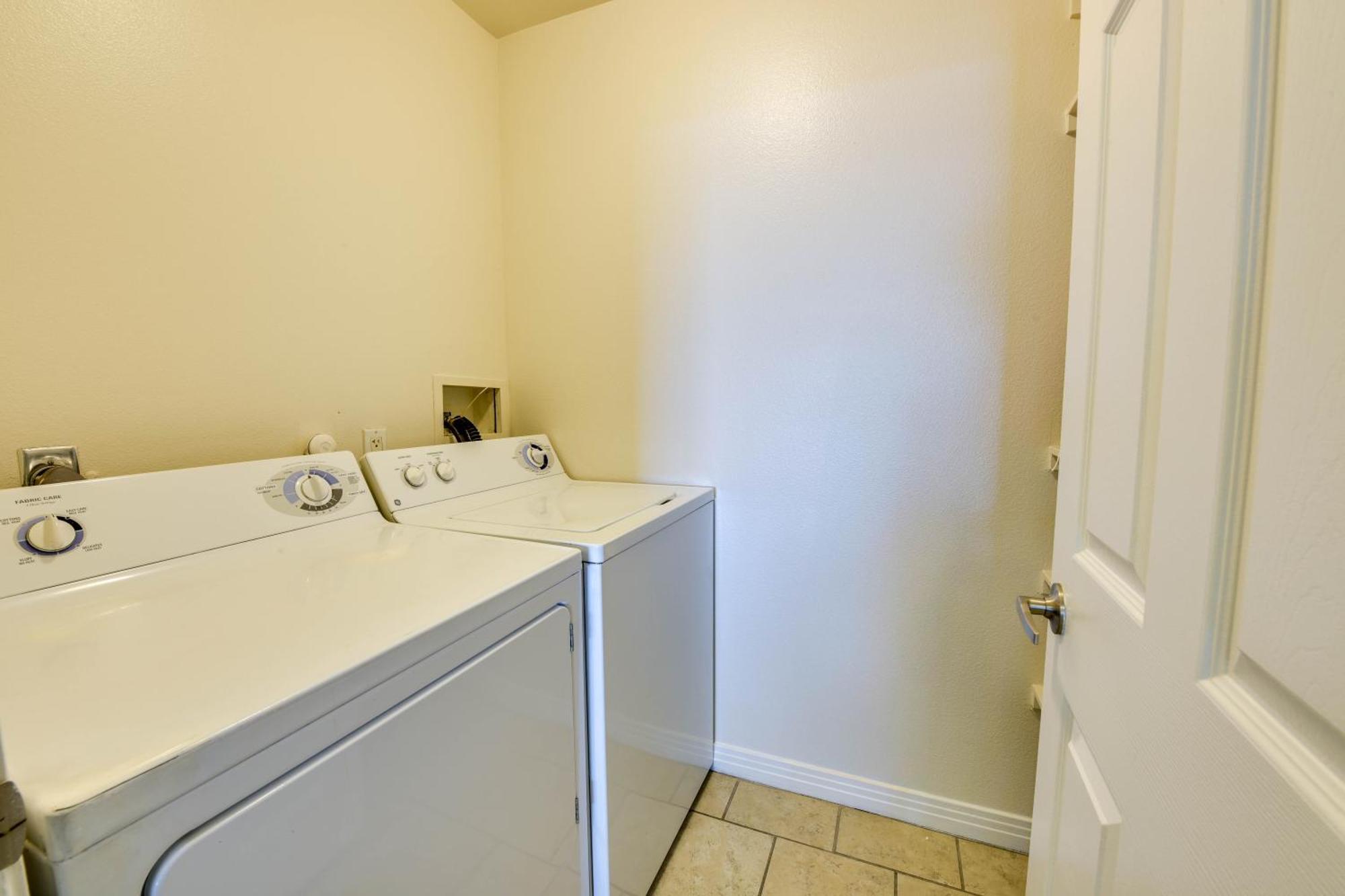 Nautical 2 Bedroom With Beautiful Ocean Views *