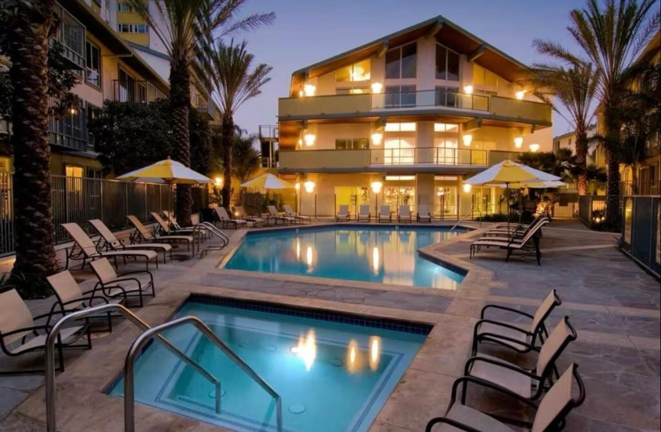 Nautical 2 Bedroom With Beautiful Ocean Views
