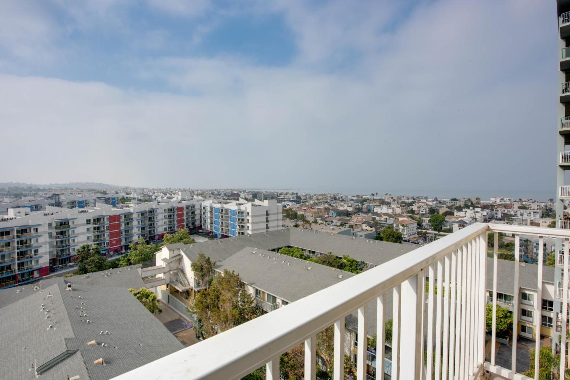 Nautical 2 Bedroom With Beautiful Ocean Views